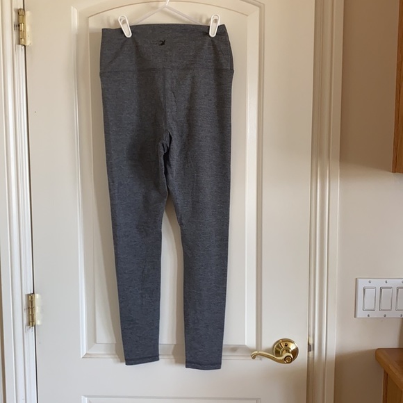 EUC size M Glyder Grey super soft leggings! - Picture 2 of 6